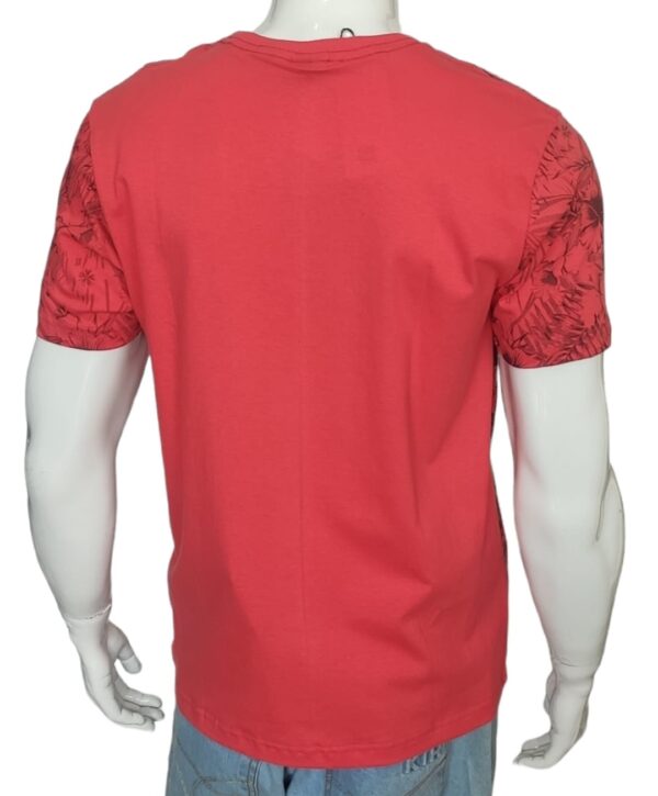 Camiseta Fatal rosa - Image 2